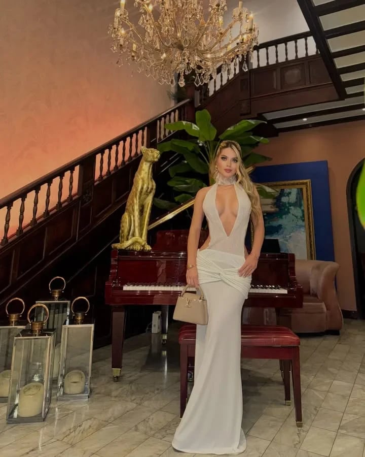 Vestido marfil halter drapeado